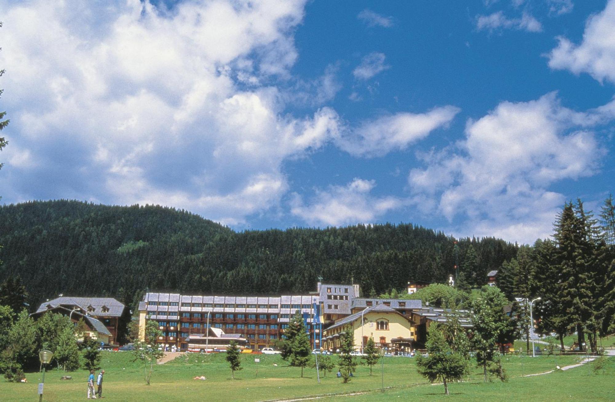 Hotel Club Relais Des Alpes Мадонна-ди-Кампильо Экстерьер фото